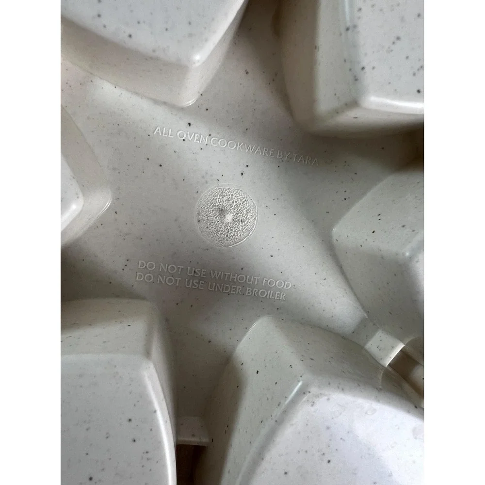 Vintage Heart-shaped‎ microwave muffin pan Promo item by Promise margarine g